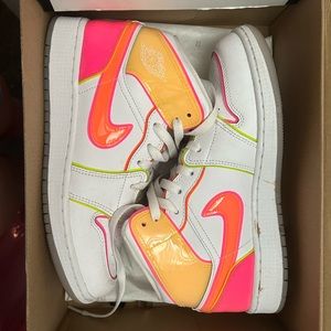 neon glow mids!